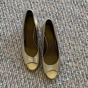 Tahari wedge heels!😄